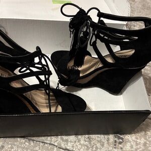 Elegant Black Strappy Women's Wedges